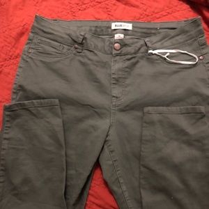 Blue Spuce ladies capris